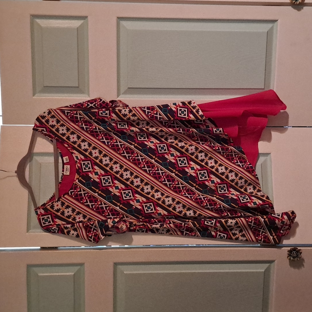 Cato 22/24 short sleeve pullover blouse, tribal print.